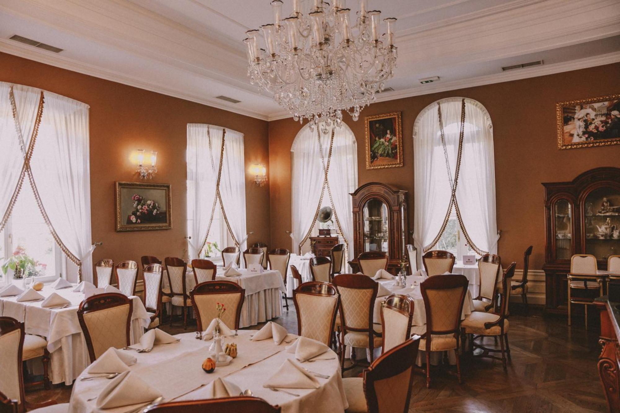 Palac Zelechow Spa & Wellness Buitenkant foto