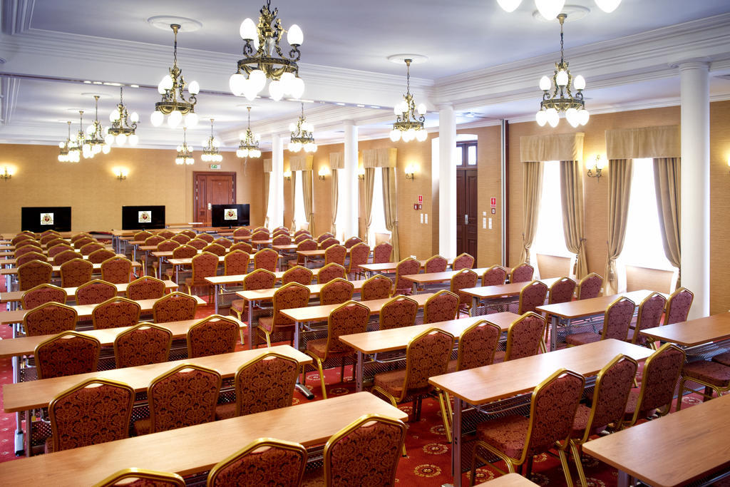 Palac Zelechow Spa & Wellness Buitenkant foto